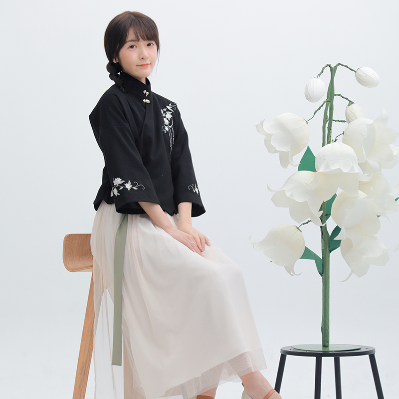 刺绣复古短外套 与君意 徐娇织羽集原创日常汉元素服春季新款女装 刺绣复古短外套 与君意 徐娇织羽集原创日常汉元素服春季新款女装