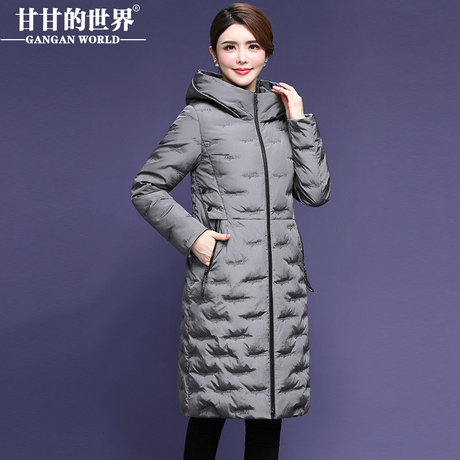 【90%白鸭绒】高领连帽刺绣长款羽绒服女轻薄时尚甘甘的世界防风商品大图