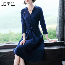 海青蓝2018秋装新款女装气质v领长袖收腰极简主义修身连衣裙05122图片