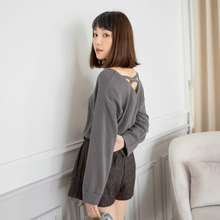 桔熊桔选简约气质交叉美背V领长袖上衣女装胖妹妹秋冬大码AB5905图片