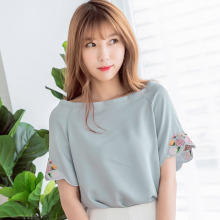 桔熊夏装小韩系清新大领口花朵刺绣短袖上衣女大码AB6954图片