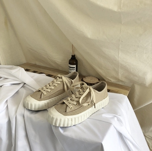 许刘芒新款ins街拍小白鞋