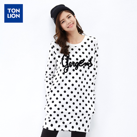 【39元购】tonlion/唐狮2015秋装新款卫衣 女圆点印花文字绣加长商品大图