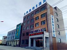 刚察天鹅湖假日酒店豪华套房