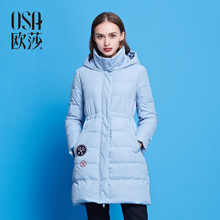 纯色中长款 连帽羽绒服女 OSA欧莎冬季徽章刺绣