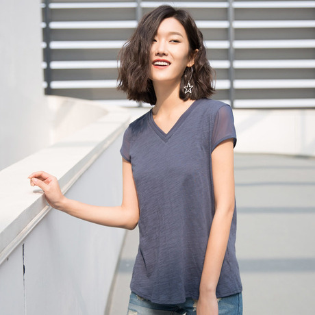 裂帛所在2018夏季新款小V领纯色网眼拼接短袖针织T恤女 53160639商品大图