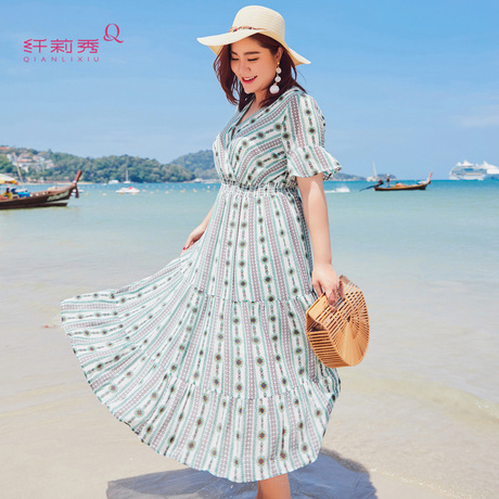 纤莉秀2018夏装新款大码女装V领胖MM喇叭袖短袖遮肚子花色连衣裙商品大图