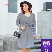 纤莉秀2018春装新款大码女装条纹胖妹妹mm藏肉显瘦针织修身连衣裙图片