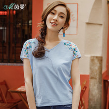 茵曼2018夏季新款棉质V领清新文艺碎花刺绣蝙蝠短袖T恤女上衣修身图片