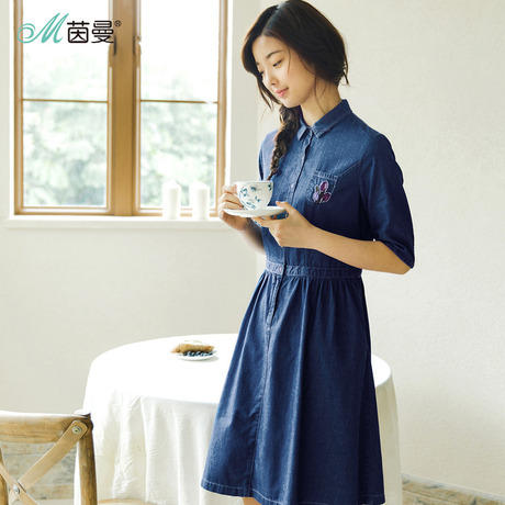 茵曼裙子2018夏装新款贴袋绣花高腰牛仔连衣裙学院风气质A字裙女商品大图