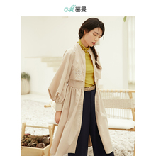 茵曼灯笼袖玫瑰绣花优雅裙摆型中长款风衣外套女薄款F1883061925图片