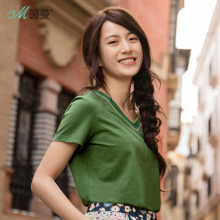 茵曼2018新款夏装绣花V领舒适透气弹性棉短袖T恤上衣女半截袖体恤图片