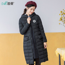 茵曼旗舰店女装2017冬装新款胸章修身连帽羽绒服女长款外套加厚图片
