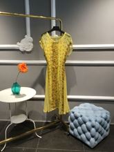 大表姐轻奢服饰 O6151 真丝顺纡刺绣炒色连衣裙