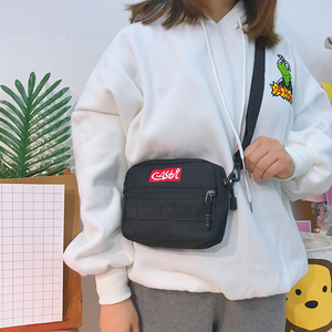 街拍复古休闲单肩斜挎包