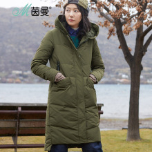 【反季清仓】茵曼2018冬装新款军绿色长袖连帽中长款过膝羽绒服女图片