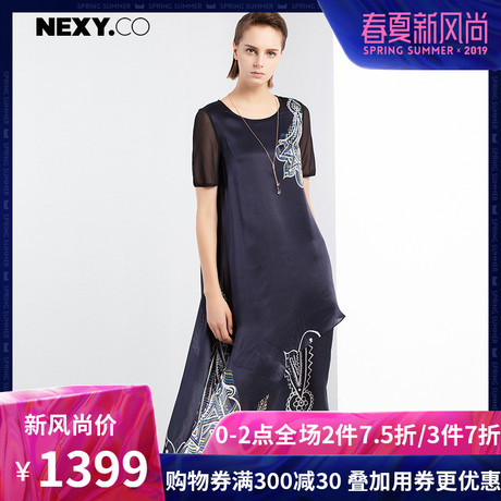 NEXY.CO/奈蔻秋季新品真丝拼接中长款不对称下摆复古印花连衣裙商品大图