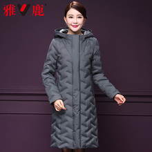 雅鹿中老年女装冬装外套气质妈妈羽绒服女中长款40岁50连帽棉衣图片