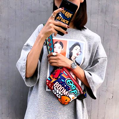 2018新款包包中大童时尚腰包卡通喷涂斜跨包男女童出游配饰包亲子