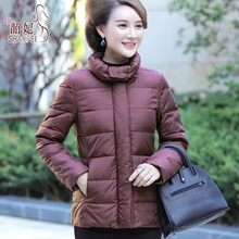 中老年女装冬季短款轻薄羽绒服40岁50妈妈冬装外套中年女加厚棉衣图片