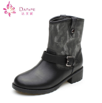 Daphne/达芙妮女靴冬正品 英伦风低方根扣带迷彩布短靴女马丁靴