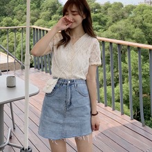 2019春夏新款 网纱时尚 洋气打底衫 重工蕾丝衫 女装 女气质v领上衣潮