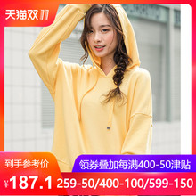 茵曼2018秋装新款休闲运动拼接假两件亮黄色连帽卫衣女套头慵懒风图片