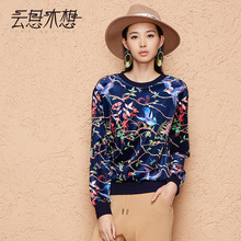 云思木想2019春装新款女装花鸟印花罗纹圆领套头丝绒卫衣女15693