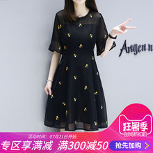 胖妹妹夏装连衣裙2018新款女韩版时尚修身大码女装网纱刺绣长裙子图片