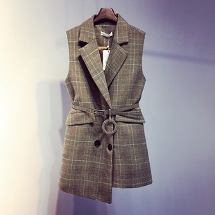 羽绒马甲怎么穿好看_羽绒马甲如何搭配_今年