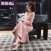 韩语琳空间时尚套装裙 2018秋季新款V领修身两件套毛衣鱼尾连衣裙图片