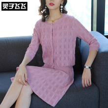 灵子飞飞欧美时尚新品圆领单排扣大码长袖女衫收腰A字压花女裙潮图片
