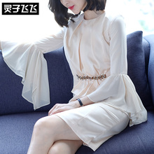 灵子飞飞时尚清新圆领喇叭袖镶钻褶皱包臀通勤OL淑女简约连衣裙图片