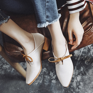 小红人尖头单鞋一脚蹬中跟粗跟鞋