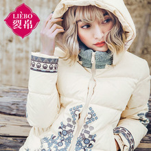 裂帛女装2018冬装新款连帽刺绣白鸭绒短羽绒服女图片