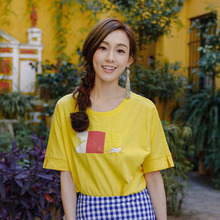 茵曼2018夏季新款圆领文艺印绣花纯棉修身开叉短袖T恤女小衫上衣图片