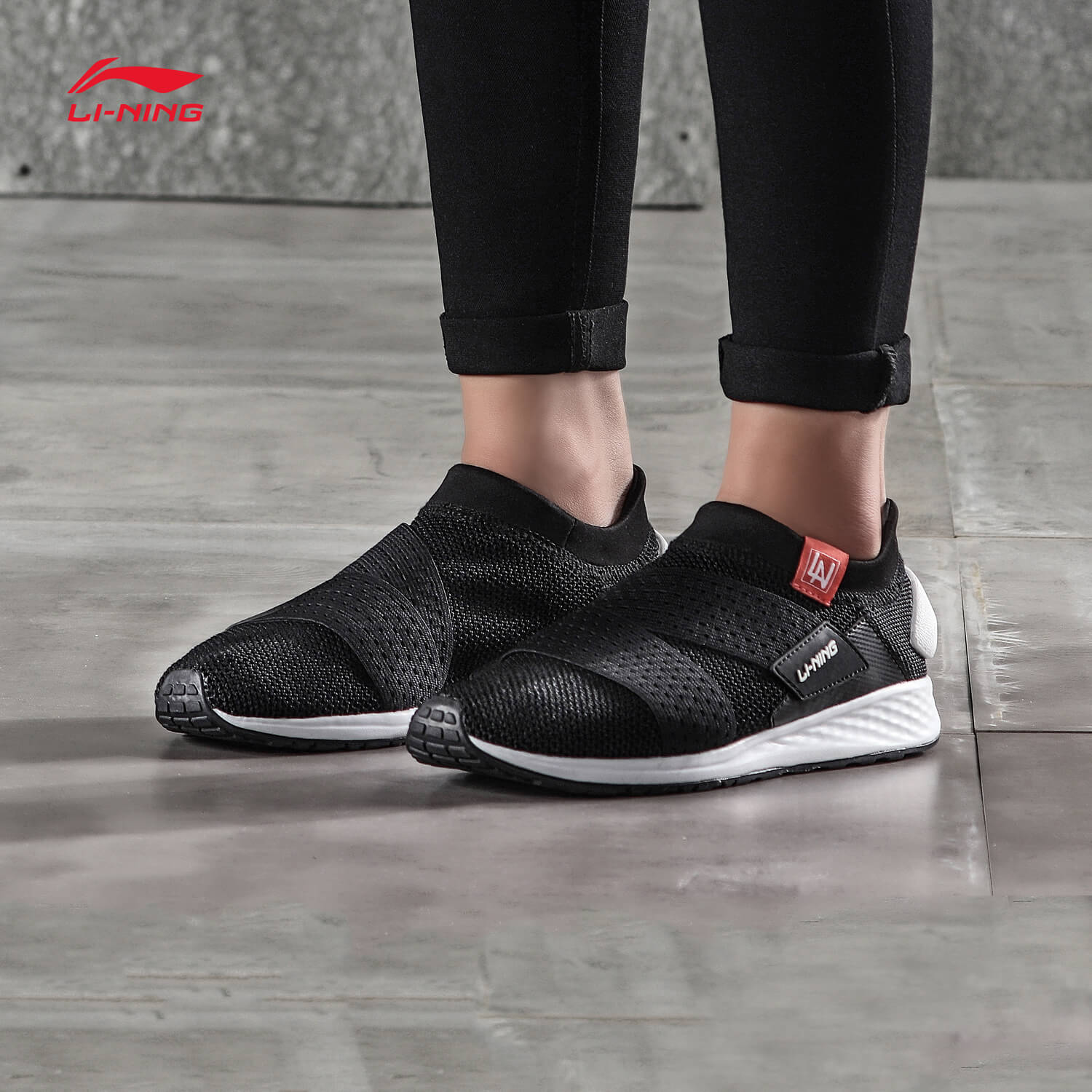 Li Ning casual shoes for women, autumn mesh breathable lightweight running shoes, all-in-one woven socks, low top sports shoes for women