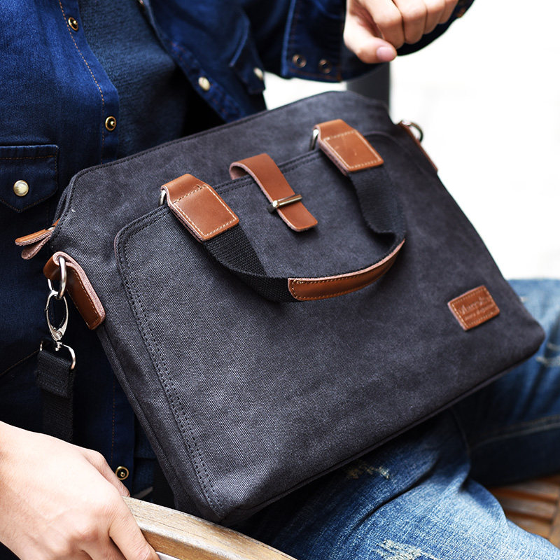 不小心丢失挎包 居民送交警方