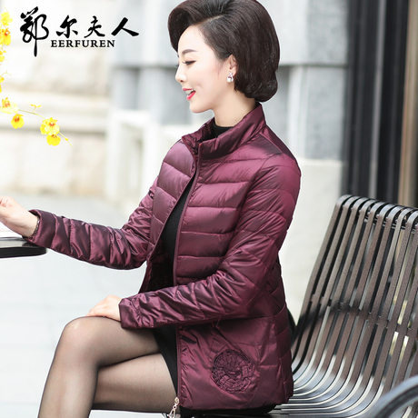 反季妈妈冬装轻薄羽绒服优雅2018新款中老年女装冬季洋气短款外套商品大图