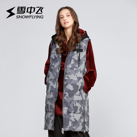 雪中飞2018秋冬新品女士可脱卸帽迷彩羽绒马甲X80140042商品大图