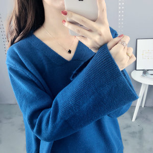 大码女装秋冬新款胖妹妹针织V领打底衫宽松显瘦遮肚上衣套头毛衣