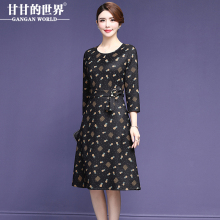 甘甘的世界秋装连衣裙女2018新款弹性大码俏皮印花中长款连衣裙女图片