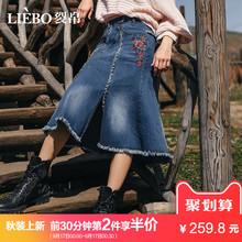 裂帛2018秋季新款中腰浪漫绣花显瘦学生口袋毛边拼接牛仔半身裙女图片