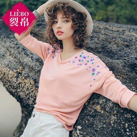 裂帛女装2018夏新款百搭圆领花朵刺绣套头衫七分袖宽松T恤女商品大图