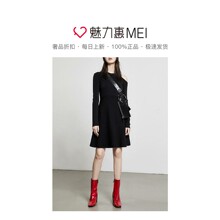 预售 Mo&Co. 黑色圆领长袖露肩连衣裙图片