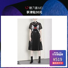预售 MOCO/摩安珂 黑色PU撞色织带潮流女士气质秋冬中长百褶裙图片