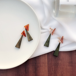 Taimi Style三角形木质耳钉