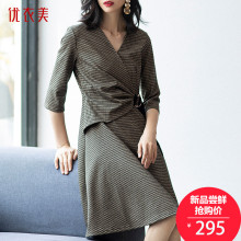 优衣美秋装女2018新款格子连衣裙女人味气质V领A字裙TQ8T32997T图片