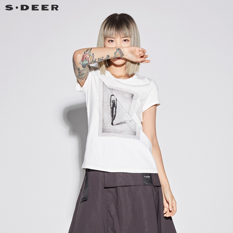 sdeer 圣迪奥 女装 休闲纯色圆领套头抽象印花短袖T恤S18280149商品大图