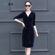 早秋新款女装2018韩版气质衣服金丝绒有女人味的连衣裙女长袖秋裙图片